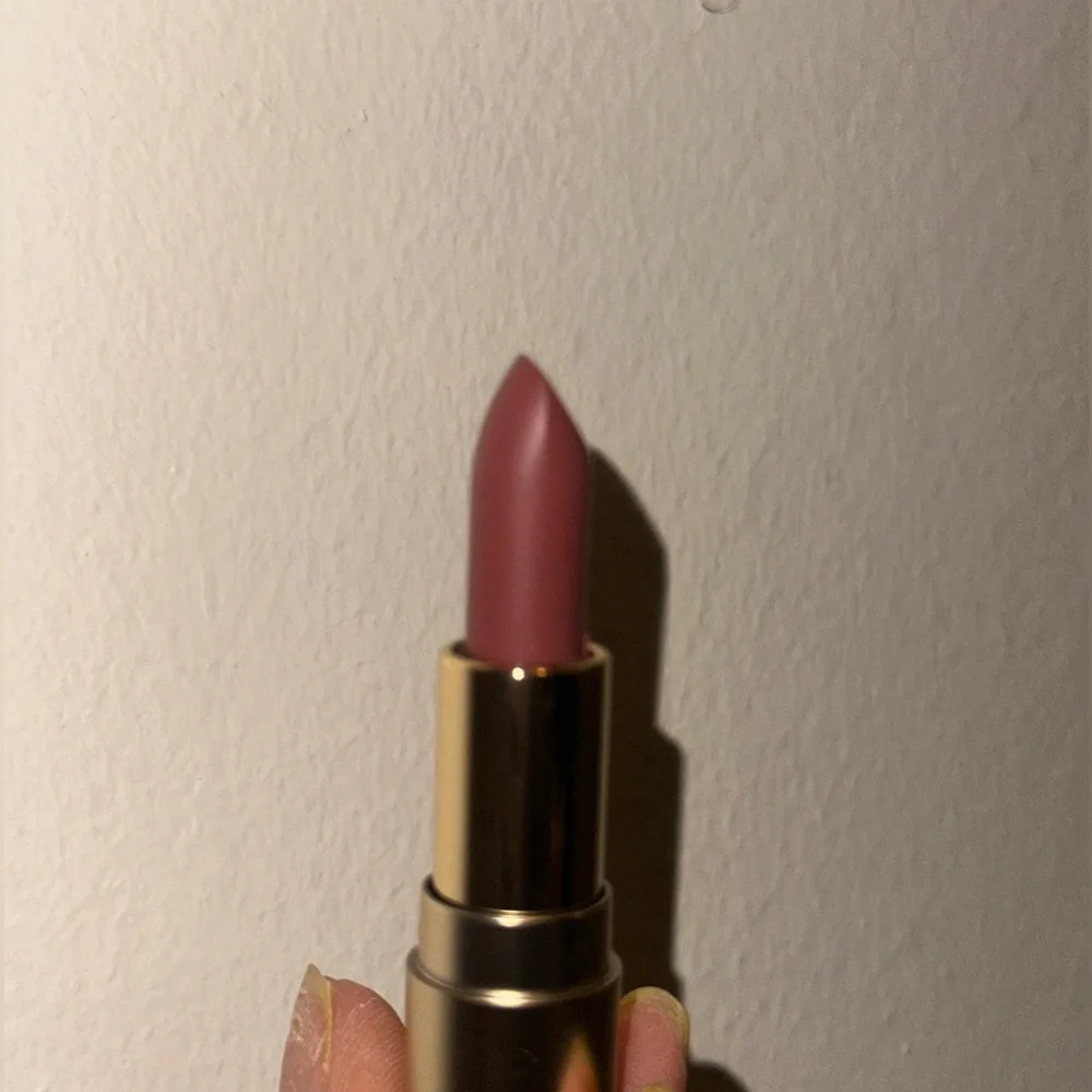 Valentino Spike Valentino Matte Lipstick In 134R Couture In The Streets 1g Mini
